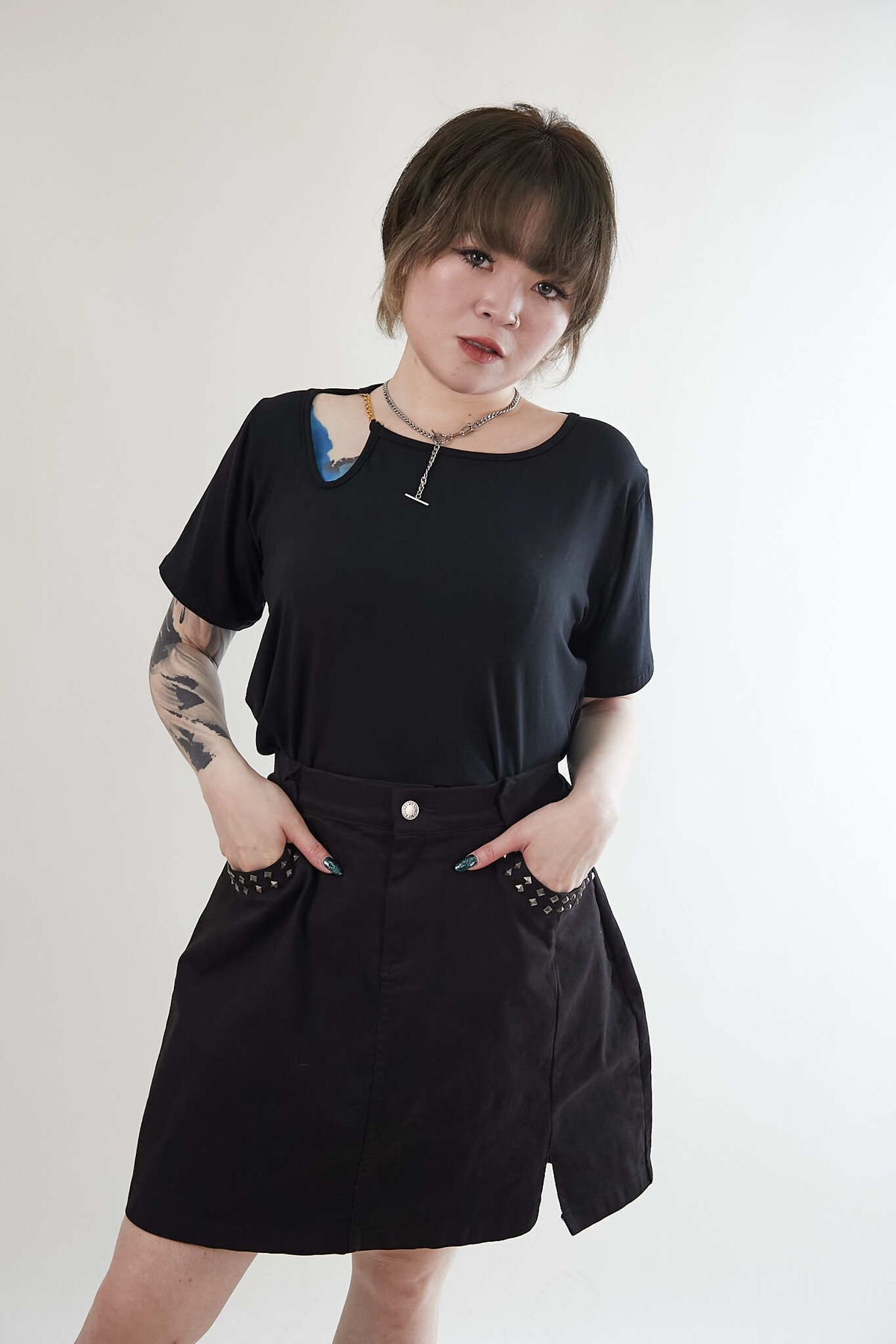 Plus size - Black top with gold chain and hollowed-out design