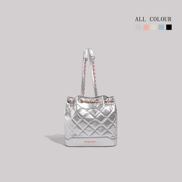 鏈條雙肩包菱格水桶包百搭背包旅行包【銀配粉】【尺寸：25cm*10cm*22cm】