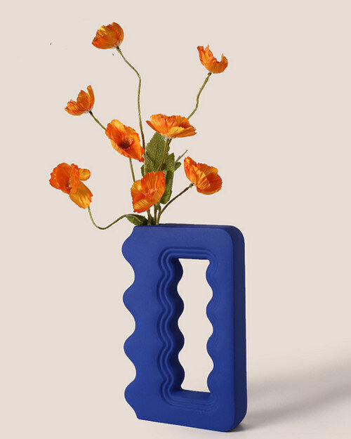 孟菲斯手柄花器花藝套裝-克萊因藍陶瓷花器+2支橙黃罌粟花