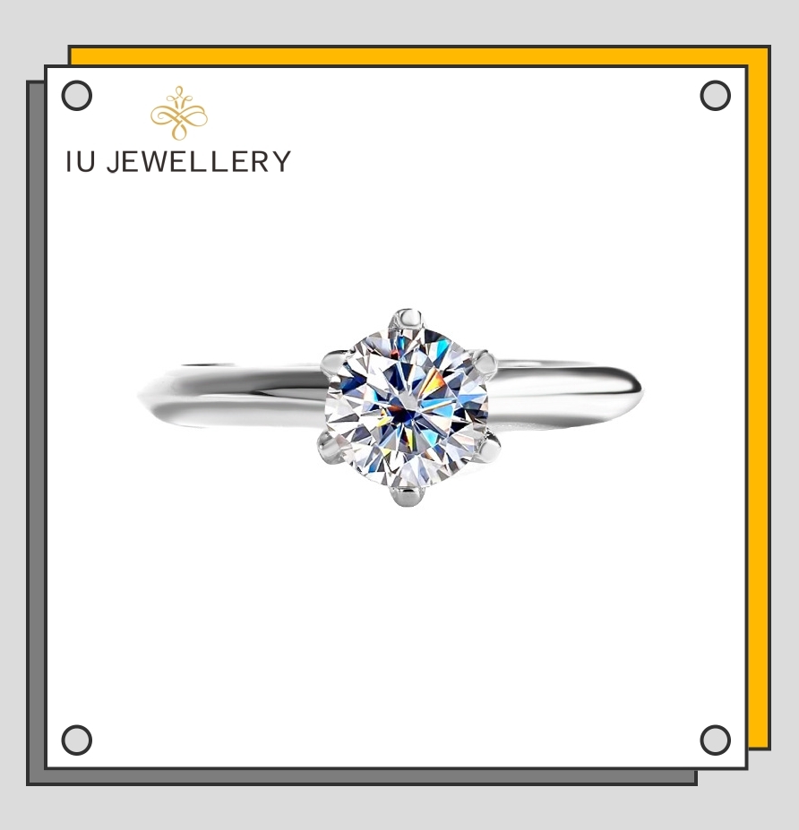 IU JEWELLERY | 閃鑽莫桑系列: 925純銀莫桑石經典六爪戒指1卡| 尺碼: 9