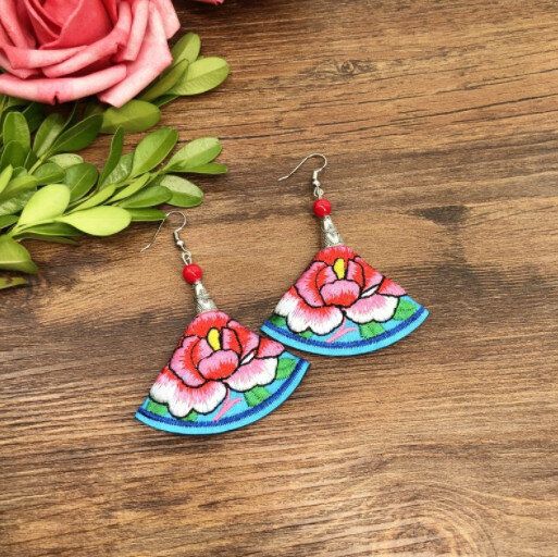 手工刺繡復古民族風布藝耳環  裙擺牡丹(下單後請聯絡客服確認發貨顏色)