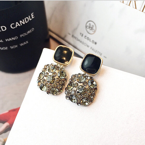 Earrings (black) J0429