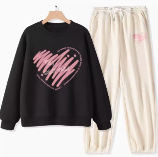 春秋款衛衣褲子兩件套【黑色（唯一心）+奶白褲】【M-XXL碼】（下單後請聯絡客服確認發貨尺碼）#K011002528