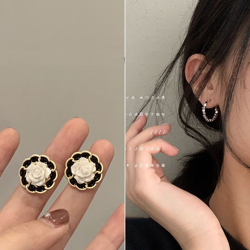 【2對裝】氣質簡約耳環 高級感耳飾(輕奢玫瑰花黑邊耳釘+銀色小方塊）#F001104605