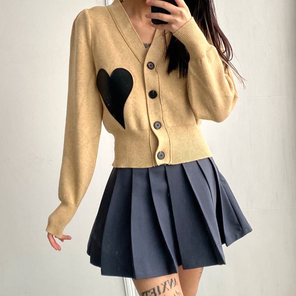 愛心V領針織開衫(卡其色)(S-L碼)(下單後聯絡客服確認發貨尺碼)#K004003636