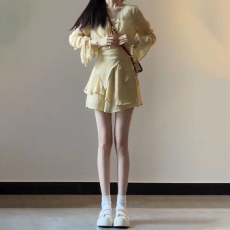 上衣+半裙【套裝】（櫻草黃 S碼-L碼）（下單後請聯絡客服確認發貨尺碼）