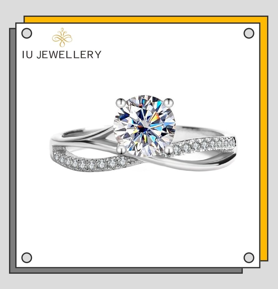 閃鑽莫桑系列 : 925純銀莫桑石星河四爪1卡戒指