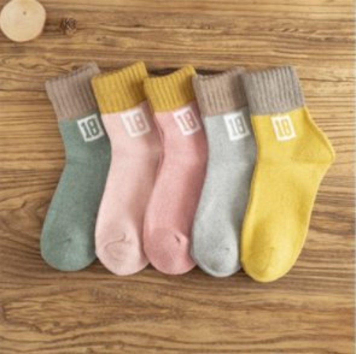（10雙裝） 羊毛女加厚保暖金絲中筒襪（18款顏色隨機）均碼