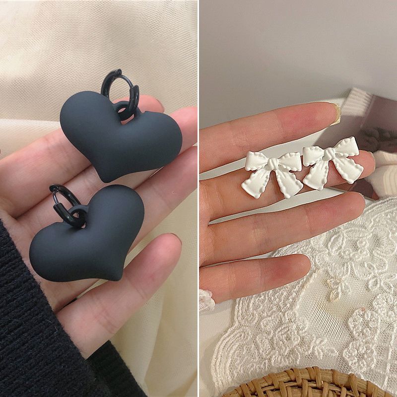 【2對裝】氣質簡約耳環 高級感耳飾(質感黑色愛心耳扣-純欲白蝴蝶結）#F001104632