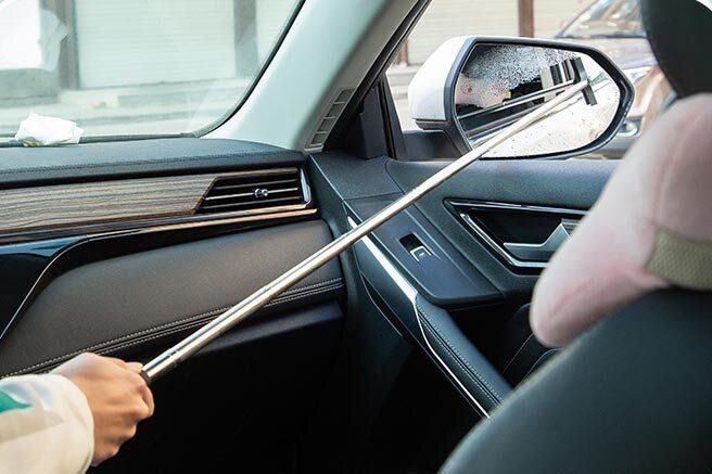 Car rearview mirror wiper rearview mirror in addition to water and rain wiper artifact mirror