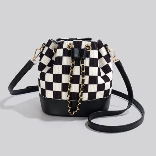 高級感水桶單肩斜挎包（黑色）N348001371