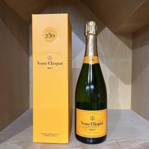 Veuve Clicquot Brut Champagne Yellow Label NV - Available for Local  Charlottesville Delivery – Cake Bloom