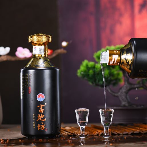 華發| 富地坊醬香型白酒53度貴州茅台鎮500ml 傳統工藝糧食釀造醬 華發| 富地坊醬香型白酒53度貴州茅台鎮500ml 傳統工藝糧食釀造醬