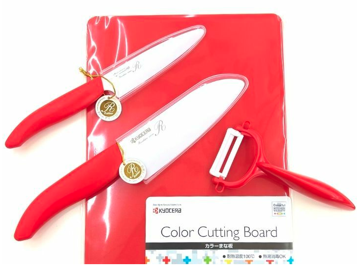 2 Kyocera ceramic knives 11 & 14cm + peeler + board