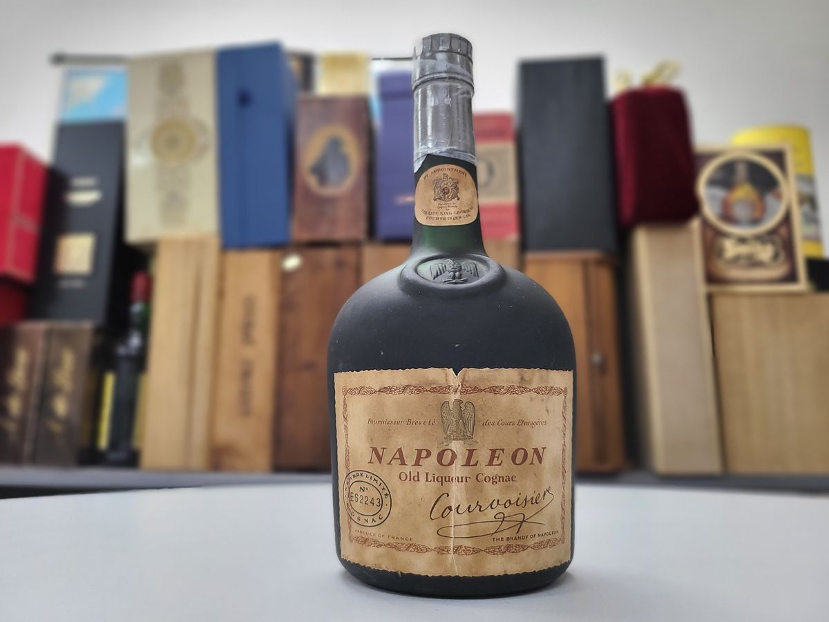 拿破崙干邑| (80年代手榴彈)Courvoisier NAPOLEON cognac 700ml 40 