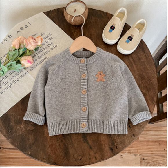 可愛小熊刺繡毛衣開衫兒童休閑長袖針織外套(灰色針織衫  尺碼：90-140碼)(下單後聯絡客服確認發貨尺碼)