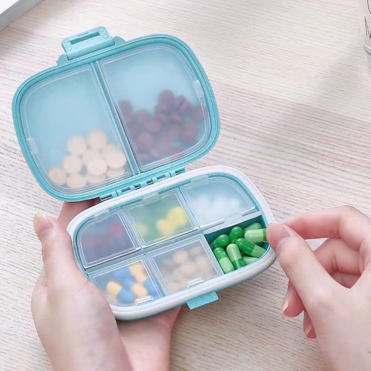 Portable 8-compartment sealed pill box moisture-proof one week pill box sub-packing storage wheat me