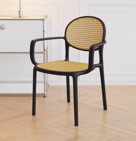 現代簡約仿籐編靠背帶扶手塑膠椅子(黑框+棕色)